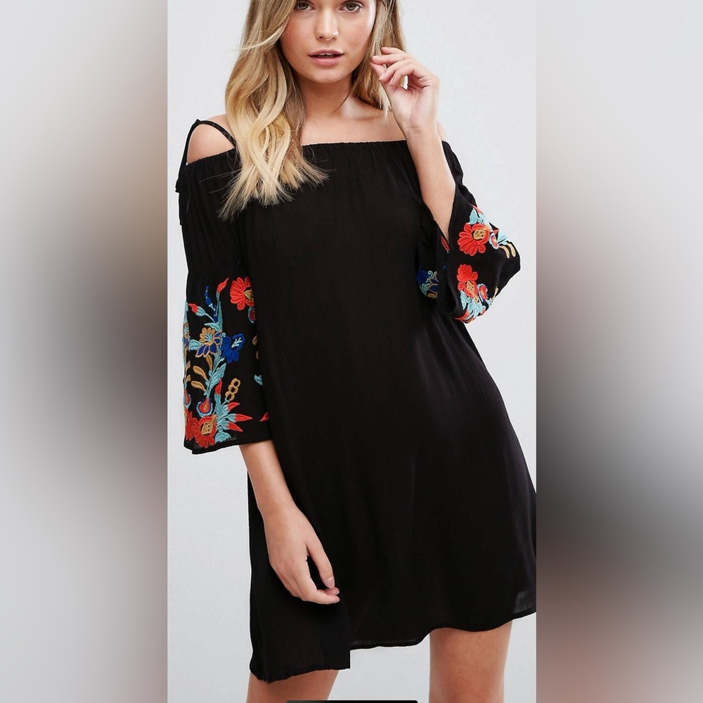 Boohoo embroidered 3/4 sleeve shift dress. size 10. gauze-like black fabric.
